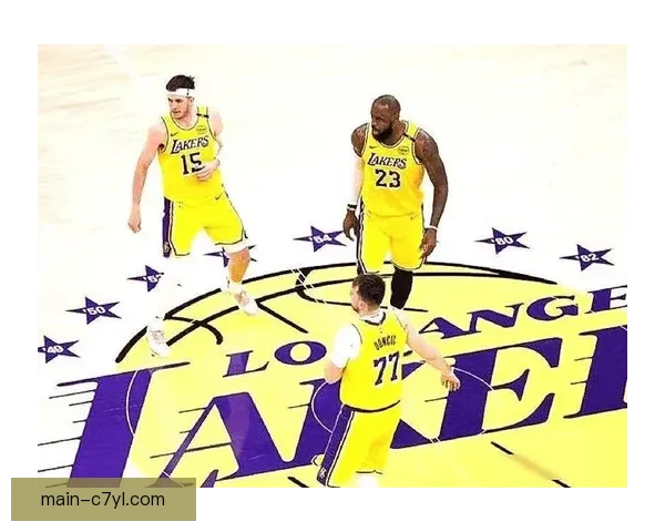 湖人三巨头拒逆转胜快船强势之战 湖人三巨头拒逆转胜快船强势之战