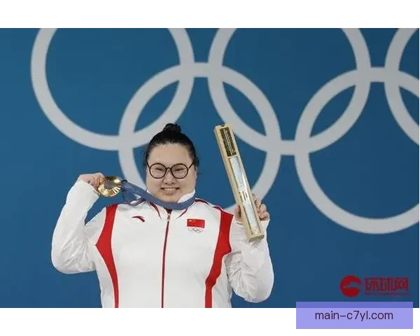 举重选手李雯雯卫冕成功 中国摘下第40金